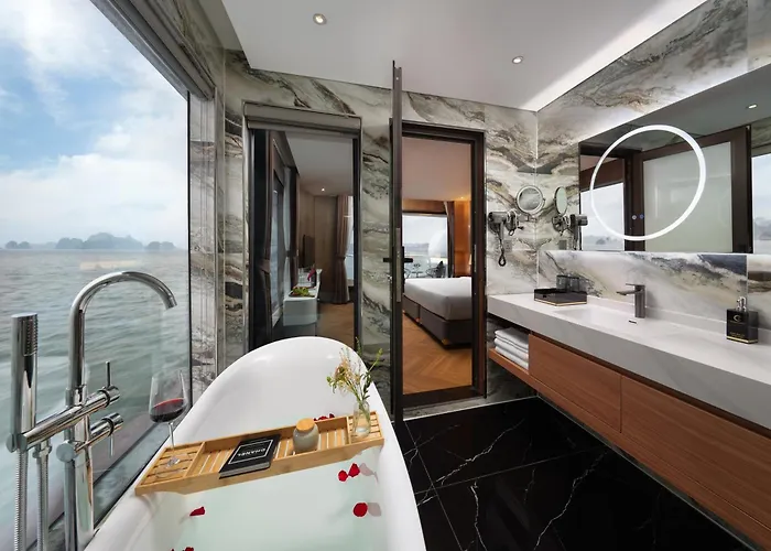 Luna Cruise Luxury Bay 