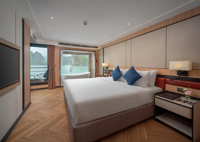  Luna Cruise Luxury Bay