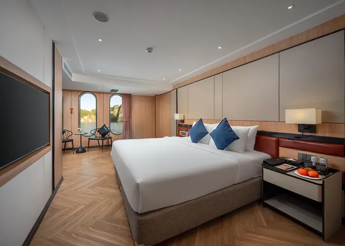  Luna Cruise Luxury Bay