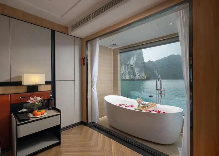 Luna Cruise Luxury Bay  5*