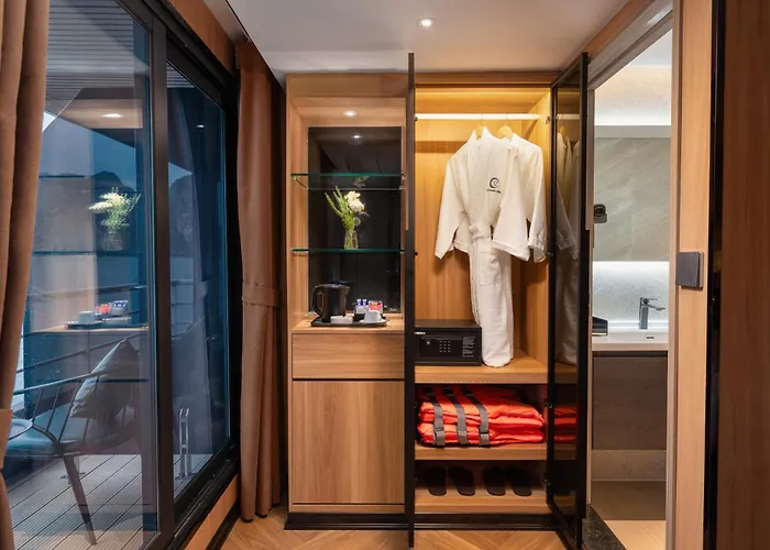 Luna Cruise Luxury Bay