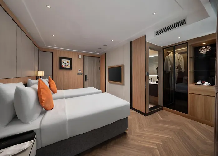 Luna Cruise Luxury Bay 