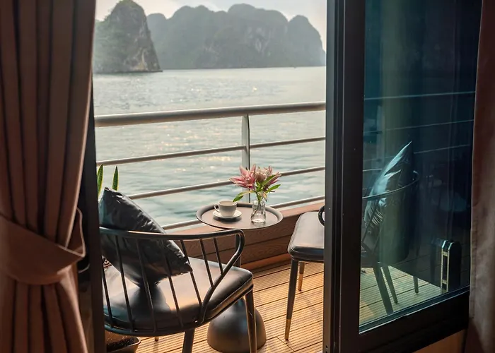 Luna Cruise Luxury Bay 