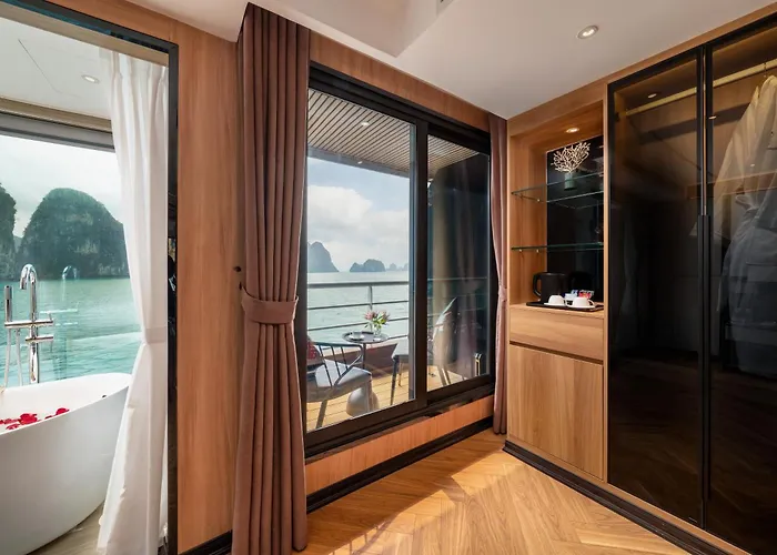  Luna Cruise Luxury Bay