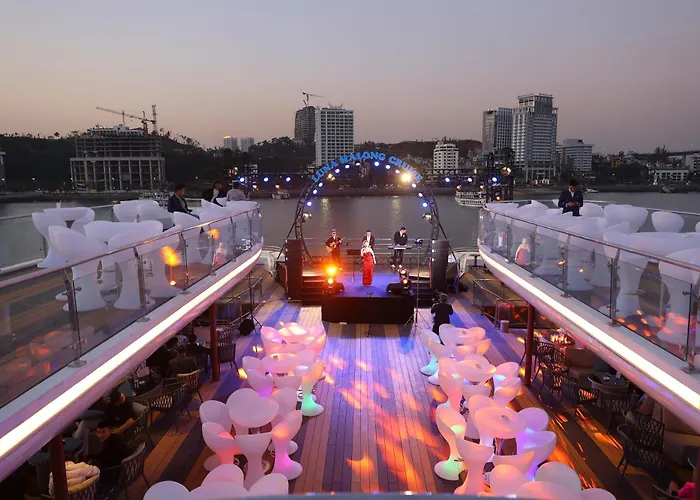Luna Cruise Luxury Bay 