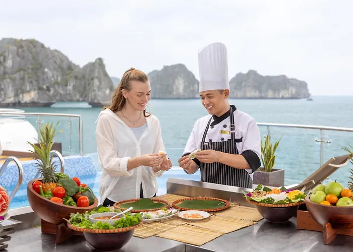  Luna Cruise Luxury Bay 5*